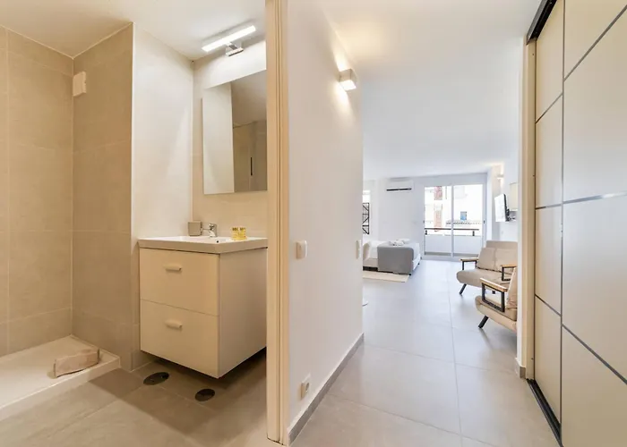 Апартаменты Downtown - Be By Hellovacations