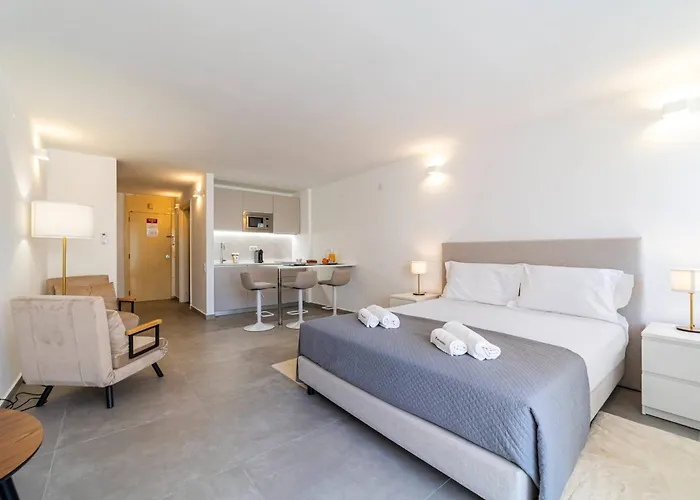 Downtown - Be By Hellovacations